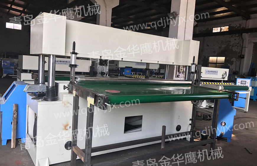 Automatic belt cutting machine