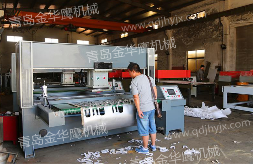 Automatic mobile head cutting machine