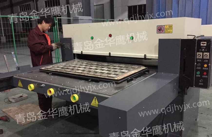 Bilateral feed cutting machine